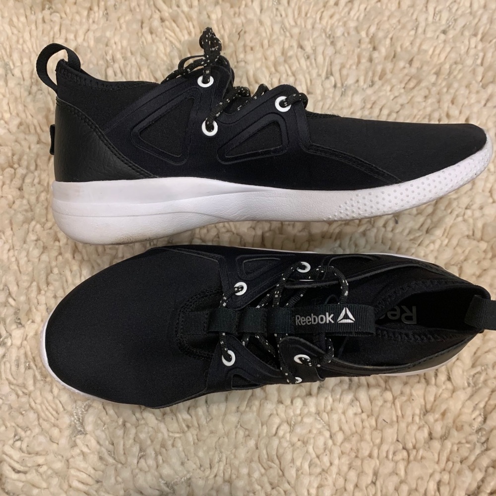 Reebok soft sneaker lace up and support